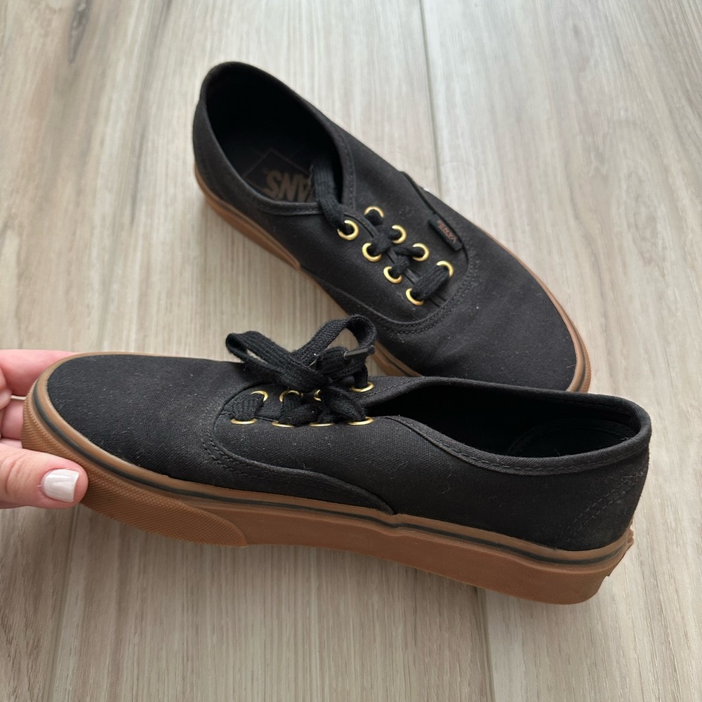 Women’s black / gold/ gum vans w6.5